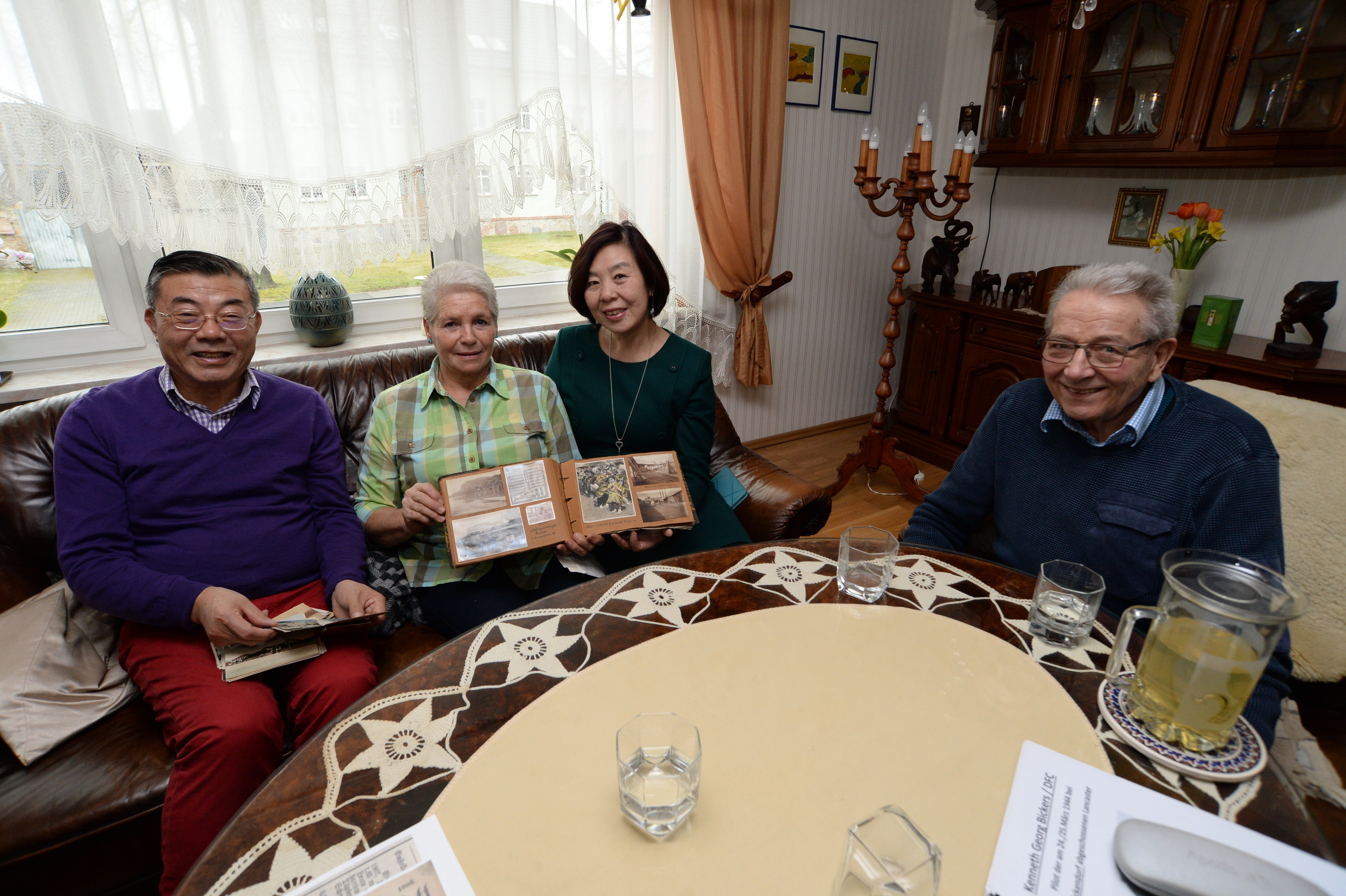 01_Xiukai, Giselaa, Min und Manfred am 30.Januar in Jänickendorf 01_Xiukai, Giselaa, Min und Manfred am 30.Januar in Jänickendorf