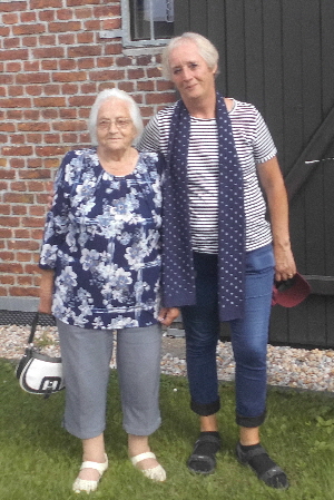 Helga Wienicke und Annaliesa Lindner am 23.Juli 2022 in Jänickendorf