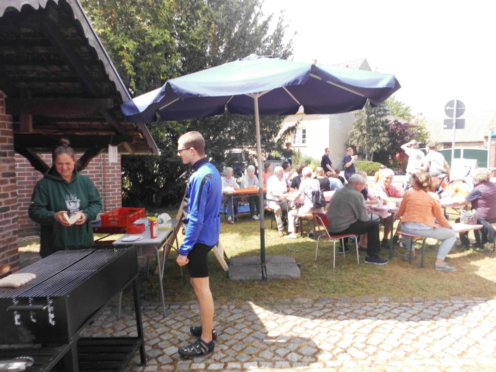 01_Am Wildbratwurststand 01_Am Wildbratwurststand