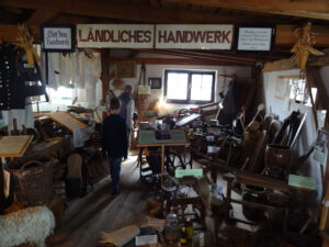 Kennenlernen von einstigen Gewerben (Foto: Dr. M. Huth)